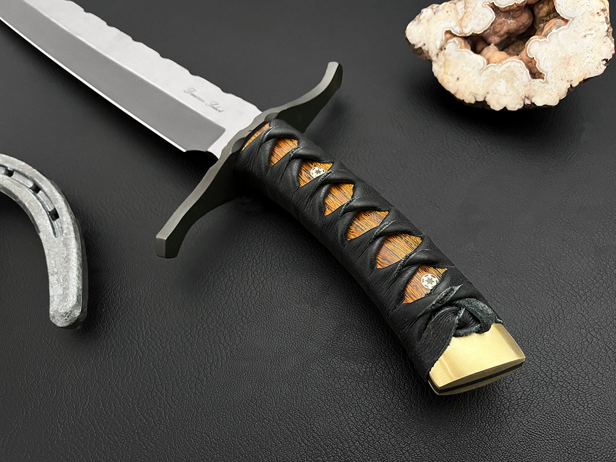 Highwayman | Dawson Select Hanger Sword | Arizona Ironwood | Specter Finish